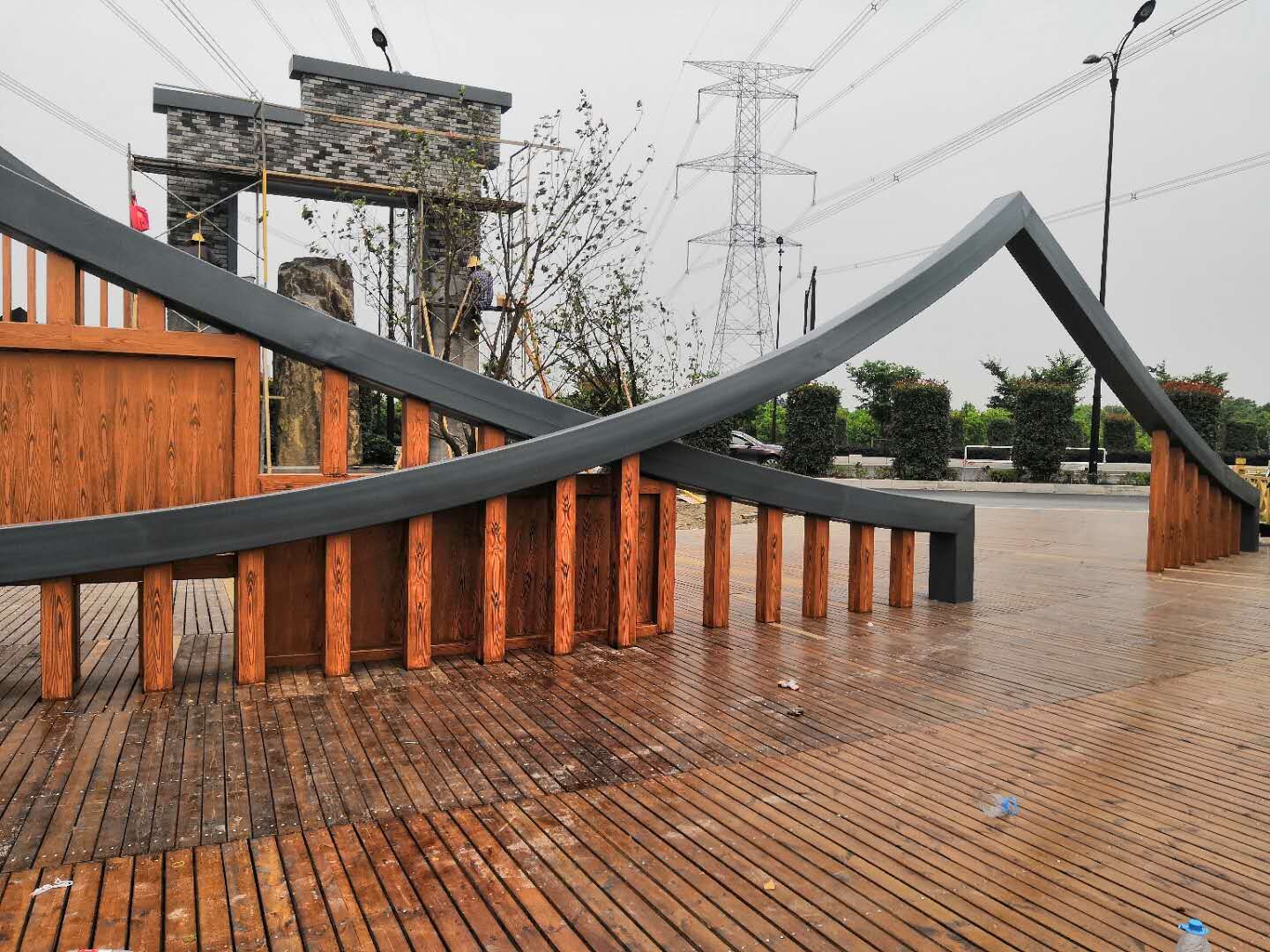 <strong>钢结构木纹漆施工先安装好还是先施工好？</strong>